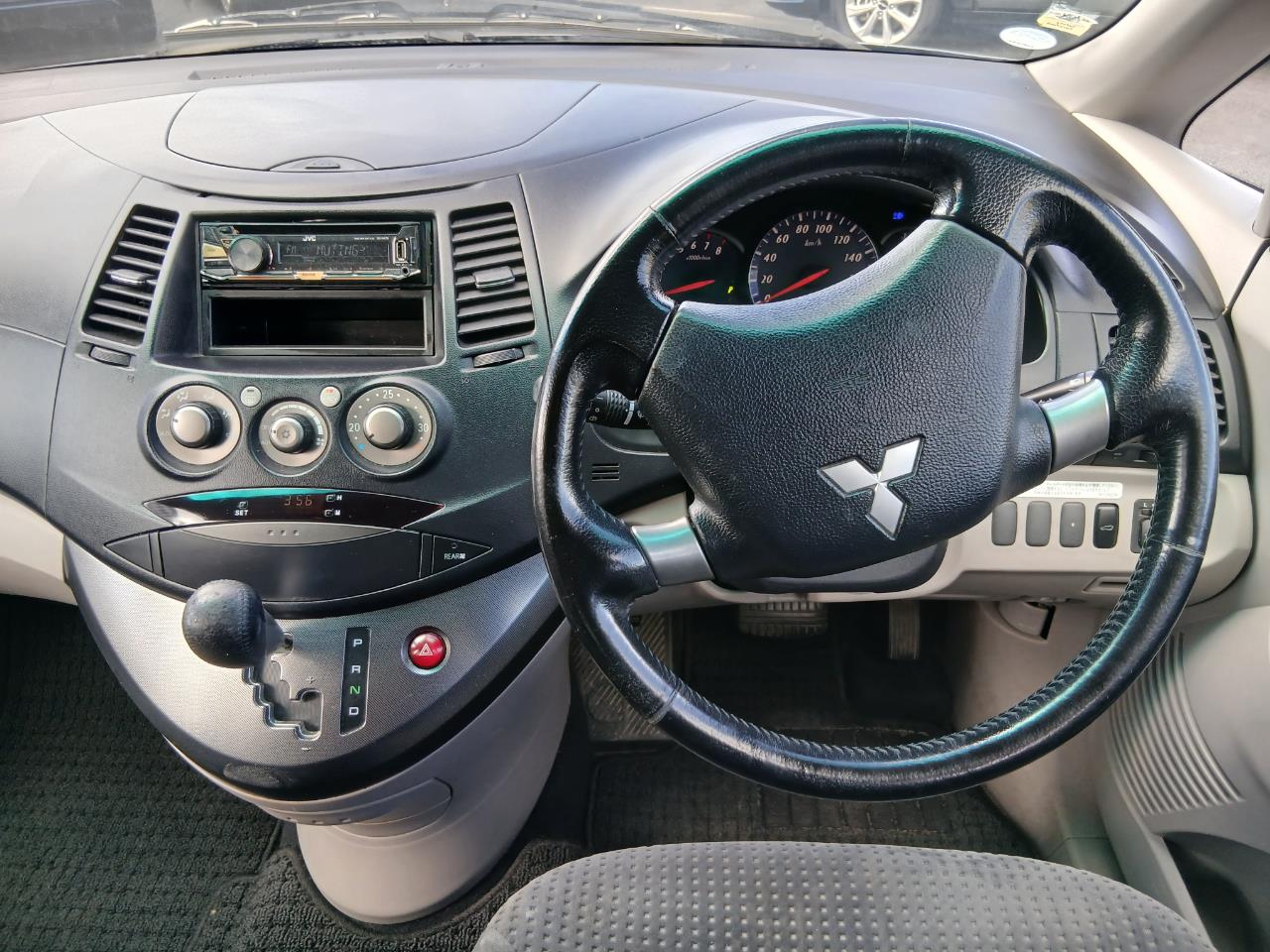 2005 Mitsubishi GRANDIS