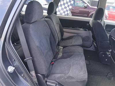 2005 Mitsubishi GRANDIS - Thumbnail