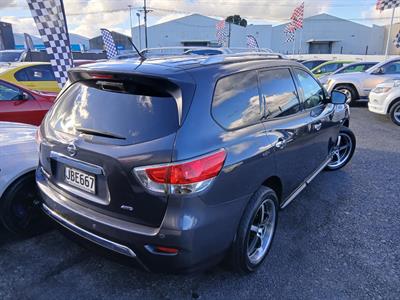 2015 Nissan Pathfinder - Thumbnail