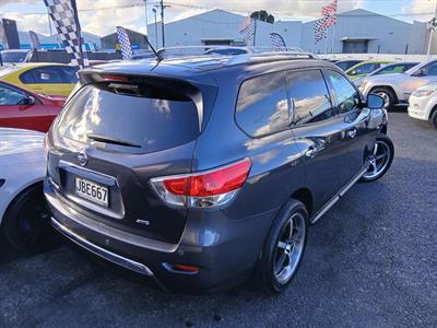 2015 Nissan Pathfinder - Thumbnail