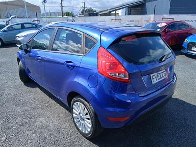 2011 Ford FIESTA - Thumbnail