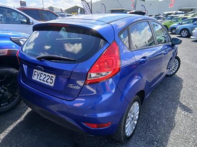 2011 Ford FIESTA - Thumbnail