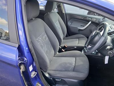 2011 Ford FIESTA - Thumbnail