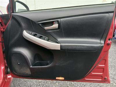 2012 Toyota Prius - Thumbnail