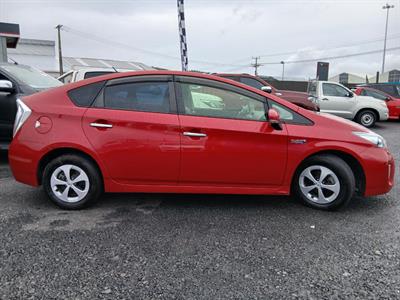 2012 Toyota Prius - Thumbnail