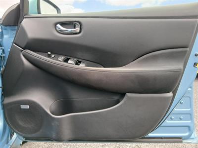 2016 Nissan LEAF - Thumbnail