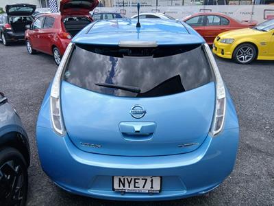 2016 Nissan LEAF - Thumbnail