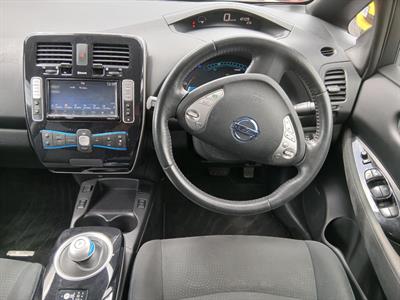 2016 Nissan LEAF - Thumbnail