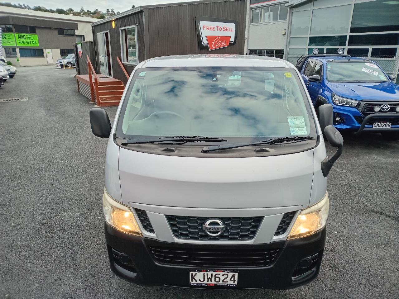 2012 Nissan CARAVAN