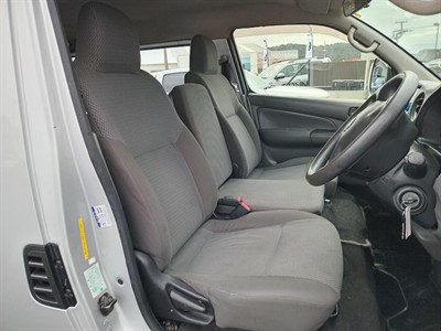 2012 Nissan CARAVAN - Thumbnail