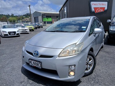2010 Toyota Prius - Thumbnail