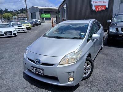 2010 Toyota Prius - Thumbnail