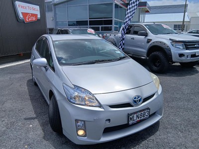 2010 Toyota Prius - Thumbnail