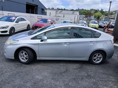 2010 Toyota Prius - Thumbnail