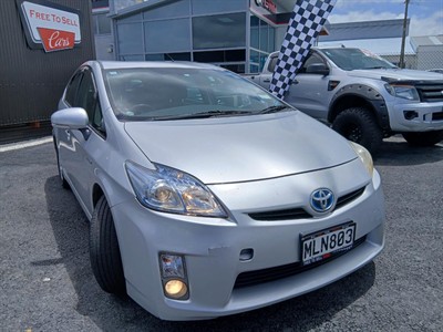 2010 Toyota Prius - Thumbnail