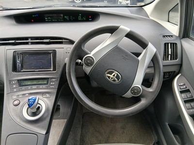 2010 Toyota Prius - Thumbnail