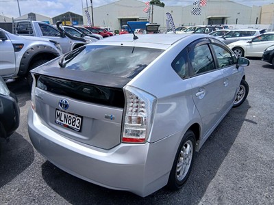 2010 Toyota Prius - Thumbnail