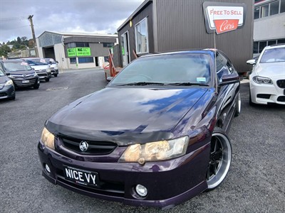2004 Holden COMMODORE - Thumbnail