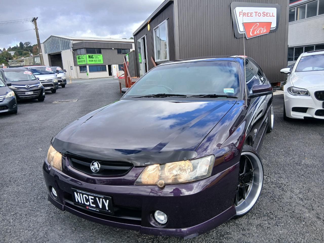 2004 Holden COMMODORE