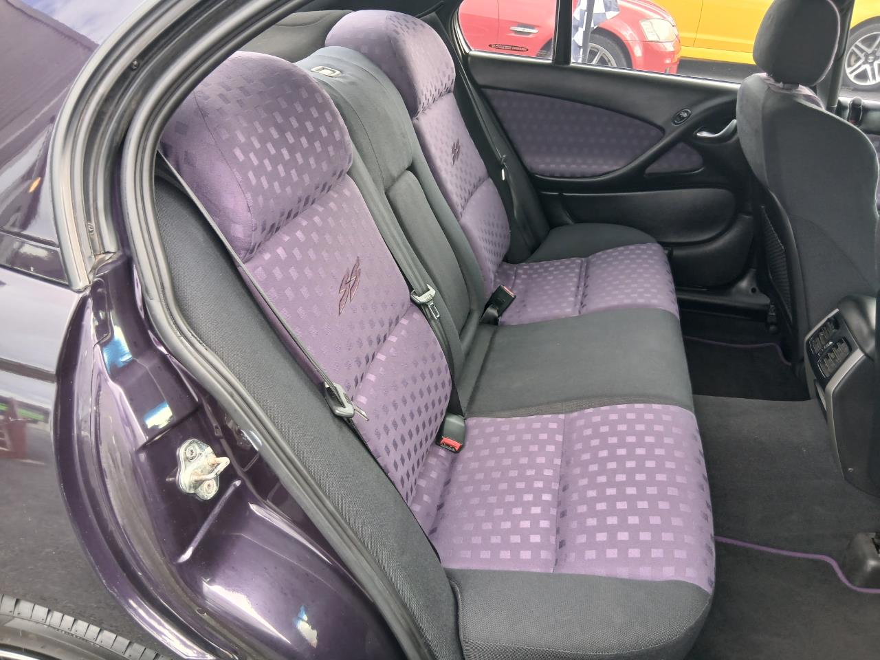 2004 Holden COMMODORE