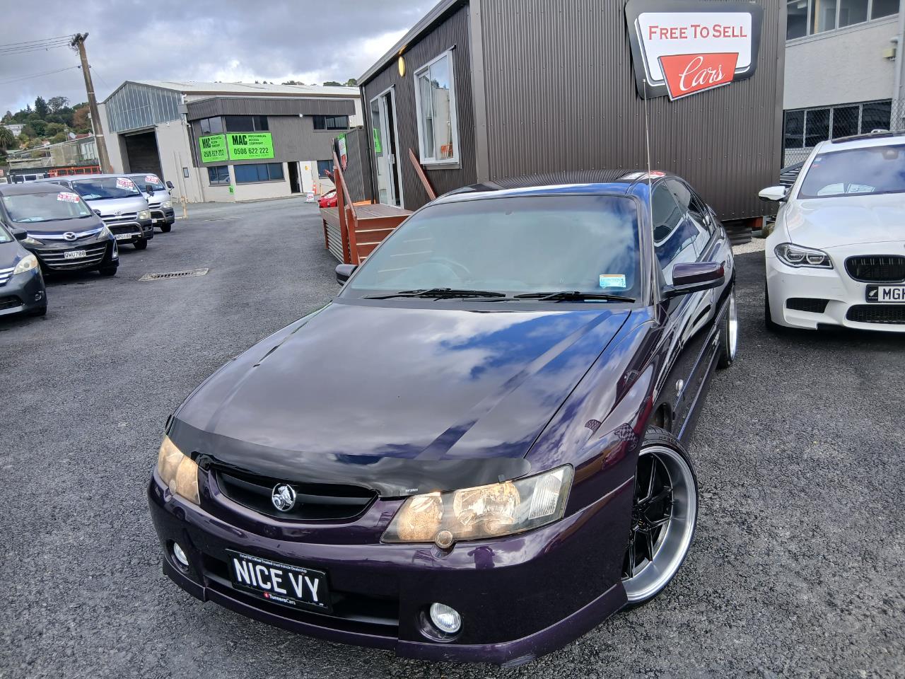 2004 Holden COMMODORE