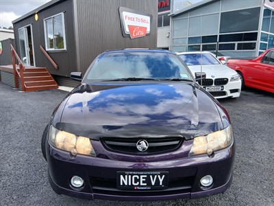 2004 Holden COMMODORE - Thumbnail