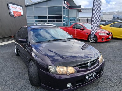 2004 Holden COMMODORE - Thumbnail