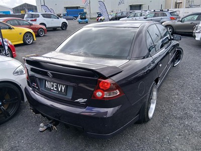 2004 Holden COMMODORE - Thumbnail