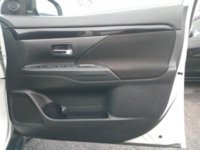 2019 Mitsubishi Outlander - Thumbnail