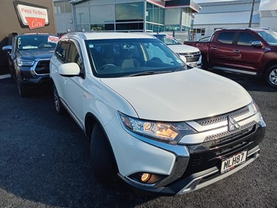 2019 Mitsubishi Outlander - Thumbnail