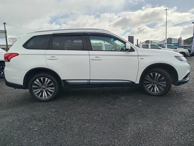 2019 Mitsubishi Outlander - Thumbnail