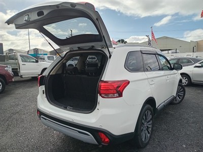 2019 Mitsubishi Outlander - Thumbnail