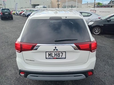 2019 Mitsubishi Outlander - Thumbnail