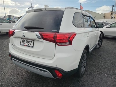 2019 Mitsubishi Outlander - Thumbnail