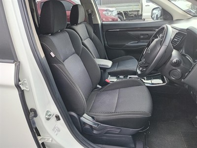 2019 Mitsubishi Outlander - Thumbnail