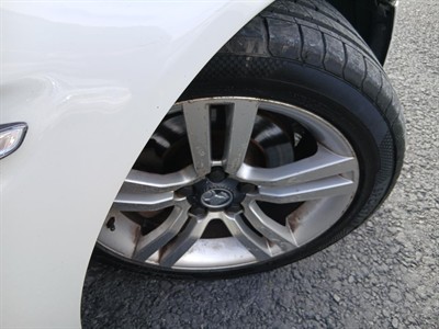 2006 Holden COMMODORE - Thumbnail