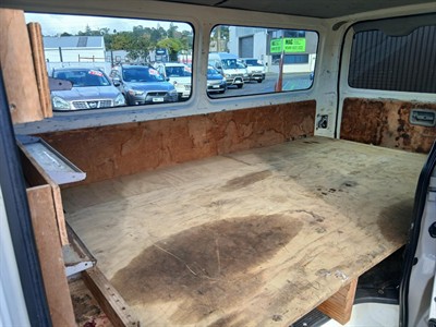 2010 Toyota HIACE - Thumbnail