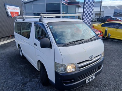 2010 Toyota HIACE - Thumbnail