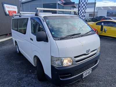 2010 Toyota HIACE - Thumbnail