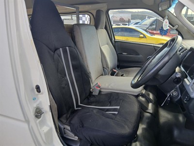 2010 Toyota HIACE - Thumbnail