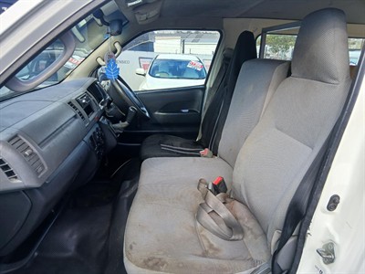 2010 Toyota HIACE - Thumbnail