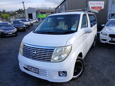 2005 Nissan ELGRAND - Thumbnail