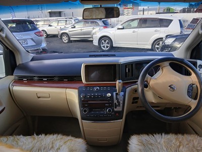 2005 Nissan ELGRAND - Thumbnail