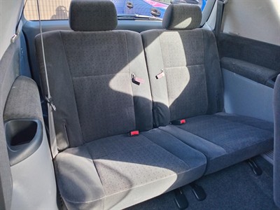 2001 Toyota IPSUM - Thumbnail