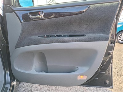 2001 Toyota IPSUM - Thumbnail
