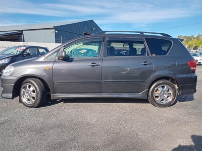 2001 Toyota IPSUM - Thumbnail