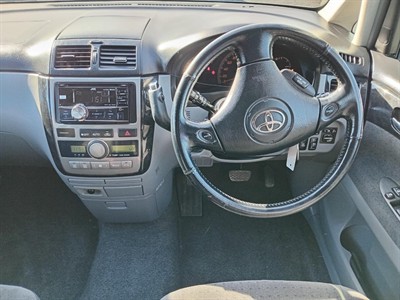 2001 Toyota IPSUM - Thumbnail