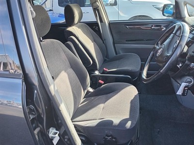 2001 Toyota IPSUM - Thumbnail