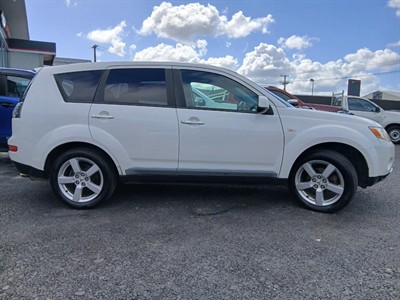 2006 Mitsubishi Outlander - Thumbnail