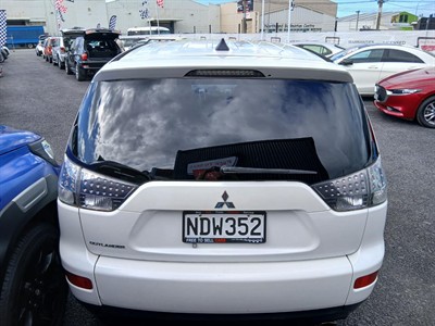 2006 Mitsubishi Outlander - Thumbnail